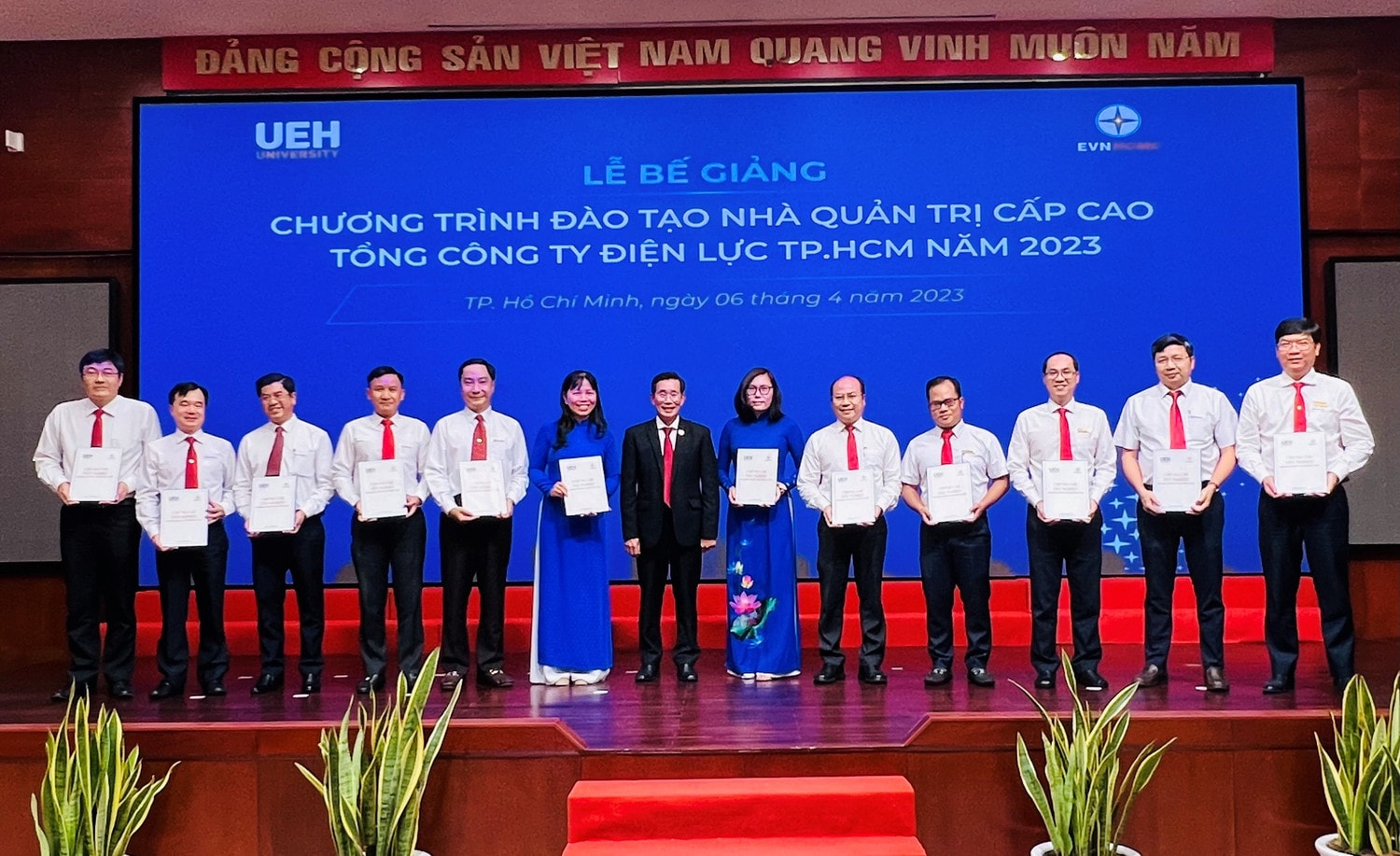 EVNHCMC ký kết thỏa thuận hợp tác các chương trình đào tạo trong năm 2023 với UEH -0