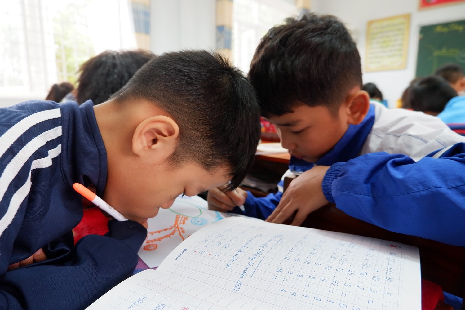 Nghị lực “thép” của cậu học trò liệt tứ chi -0