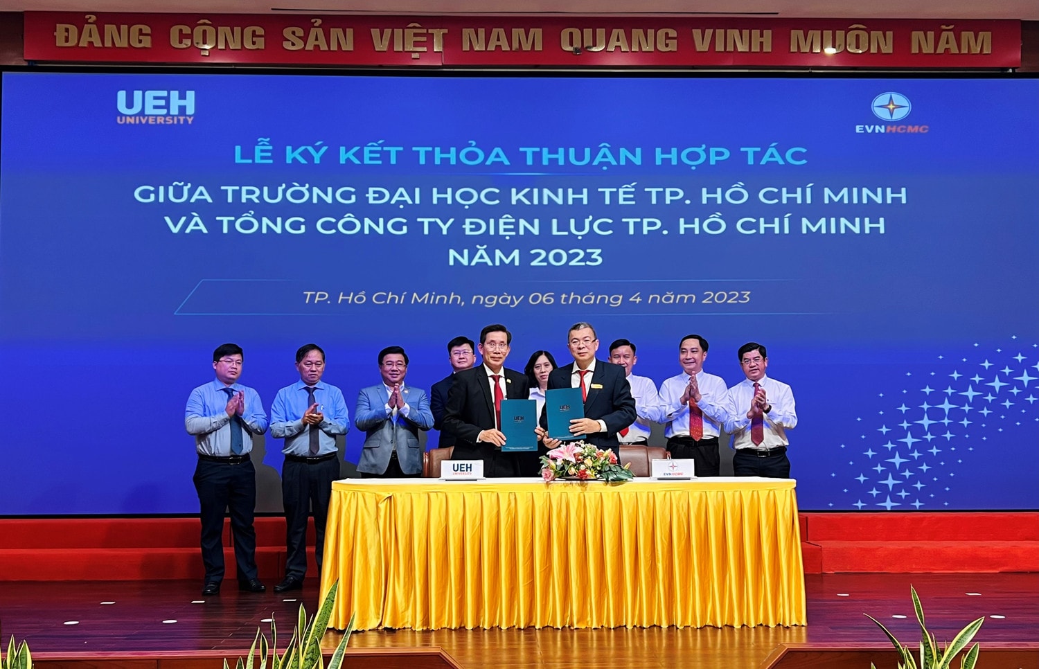 EVNHCMC ký kết thỏa thuận hợp tác các chương trình đào tạo trong năm 2023 với UEH -0