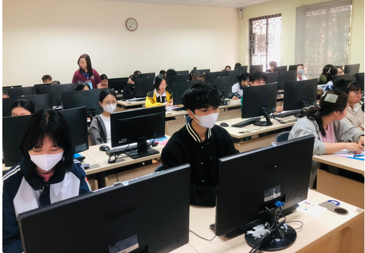 Hơn 10.000 thí sinh dự thi HSA đợt thứ ba của Đại học Quốc gia Hà Nội -0