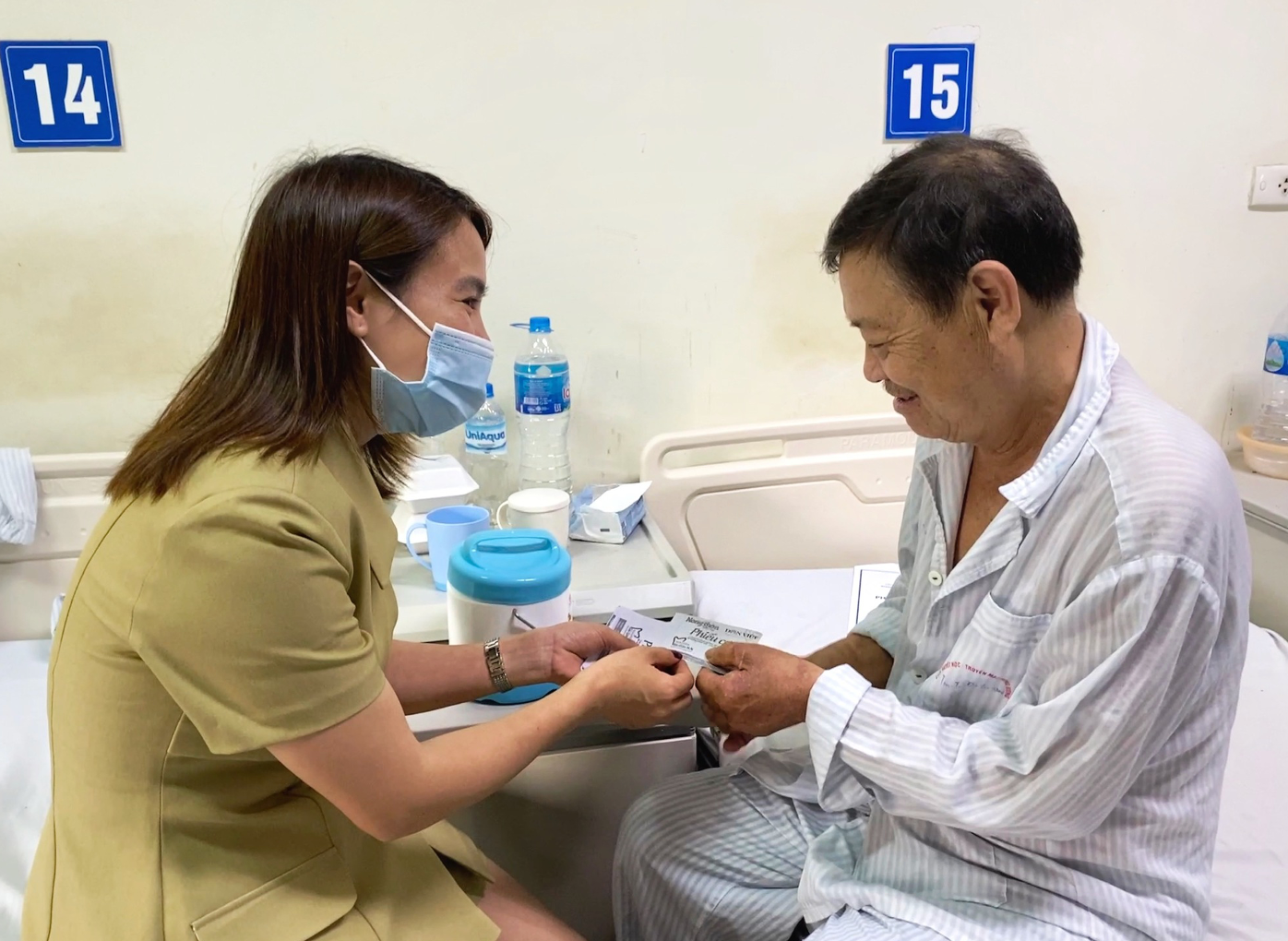 Trao tặng hơn 3000 suất ăn 0 đồng -0