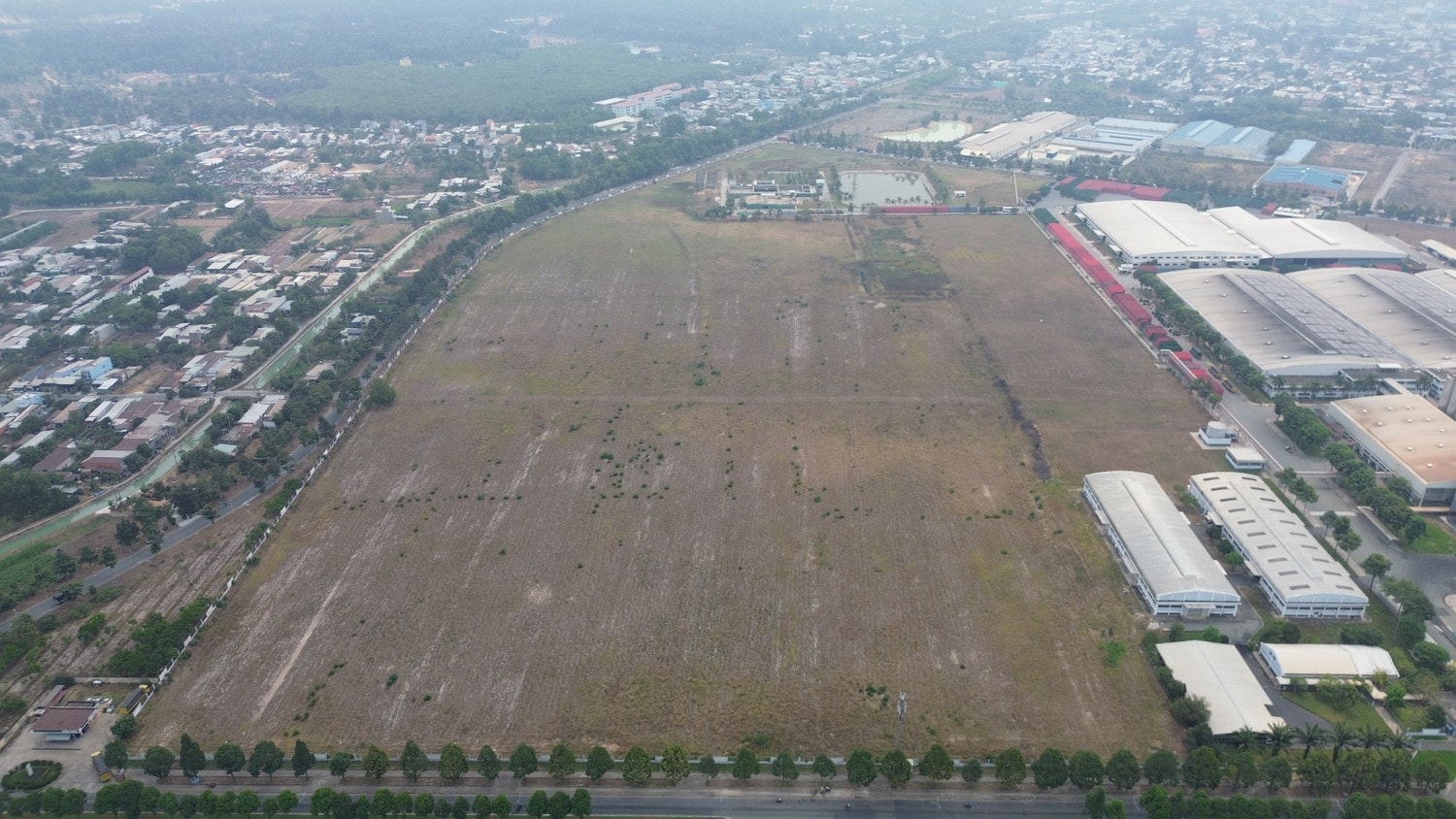 Khu đất của Công ty cổ phần Bia rượu nước giải khát Sài Gòn tại KCN Tây Bắc Củ Chi hiện đang để trống gây lãng phí TP. Hồ Chí Minh: KCN Tây Bắc Củ Chi không xây dựng khu xử lý nước thải là phù hợp quy định