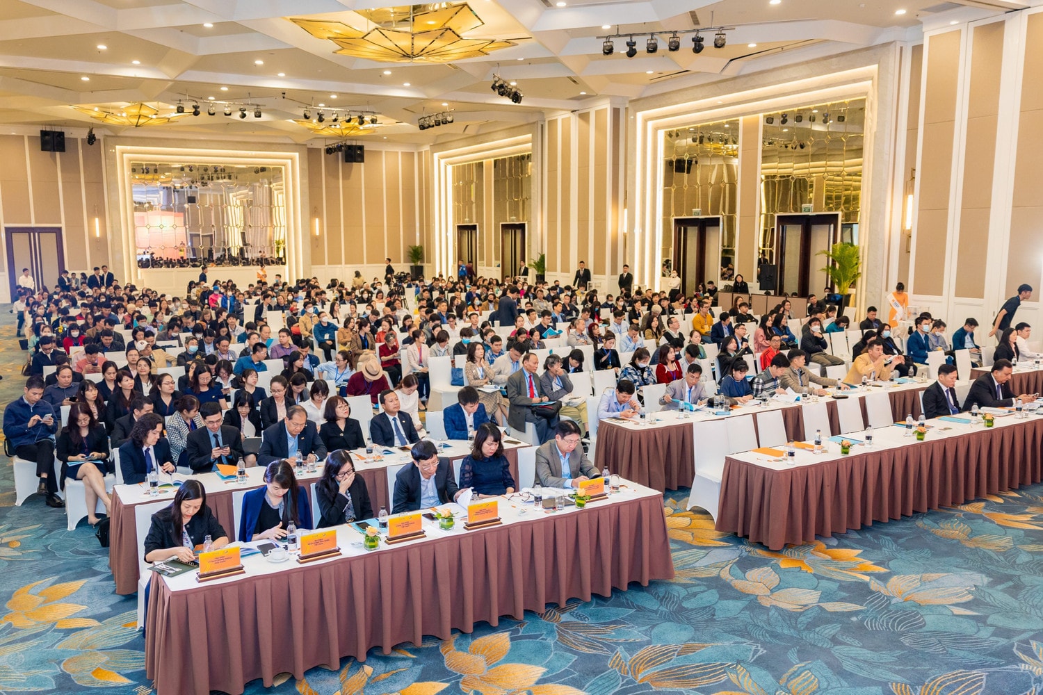 Chuyển đổi mạnh mẽ và toàn diện, SHB hướng mục tiêu hiệu quả Top đầu hệ thống -0