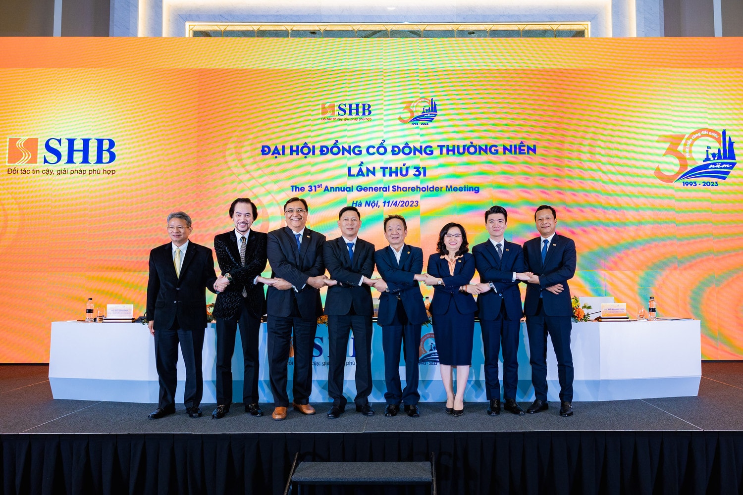 Hội đồng quản trị nhiệm kỳ 2022 – 2027 ra mắt Đại hội đồng cổ đông. Chuyển đổi mạnh mẽ và toàn diện, SHB hướng mục tiêu hiệu quả Top đầu hệ thống -0