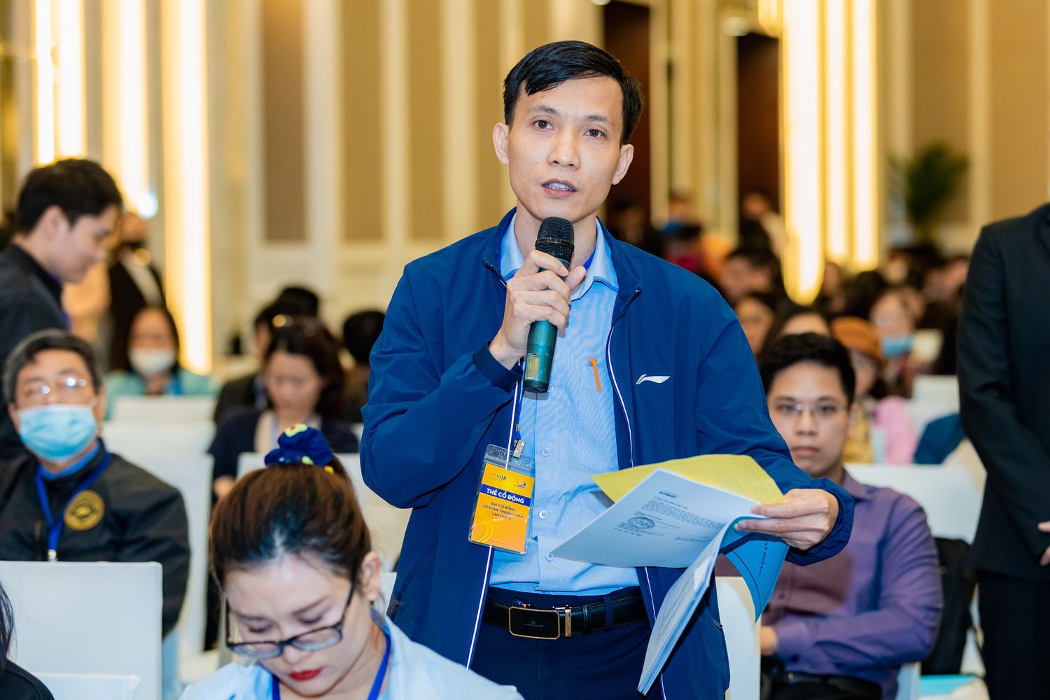 Đại hội dành phần lớn thời gian để trao đổi các vấn đề cổ đông quan tâm liên quan đến các mục tiêu kinh doanh, chiến lược kinh doanh và quản trị điều hành năm 2023. Chuyển đổi mạnh mẽ và toàn diện, SHB hướng mục tiêu hiệu quả Top đầu hệ thống -0