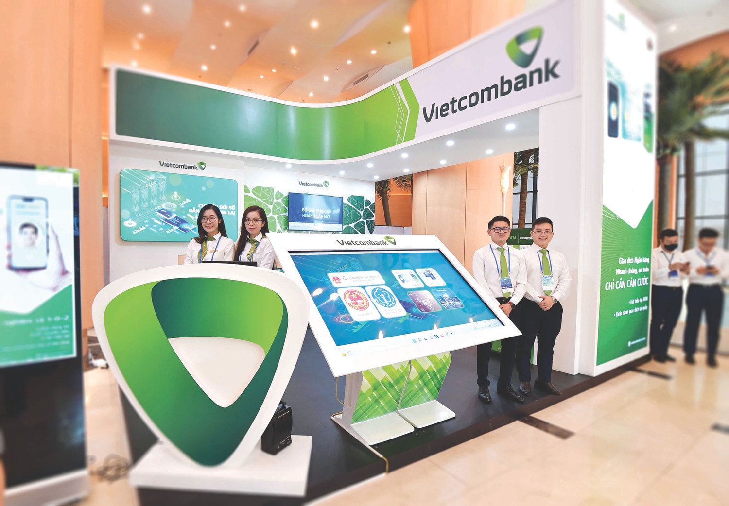 Khu trưng bày của Vietcombank tại Triển lãm Ngày chuyển đổi số ngành Ngân hàng, ngày 04.8.2022. ảnh VCB