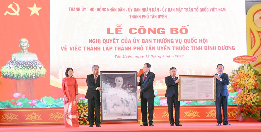 Phó Chủ tịch Thường trực Quốc hội Trần Thanh Mẫn dự Lễ công bố Nghị quyết thành lập thành phố Tân Uyên, Bình Dương -0