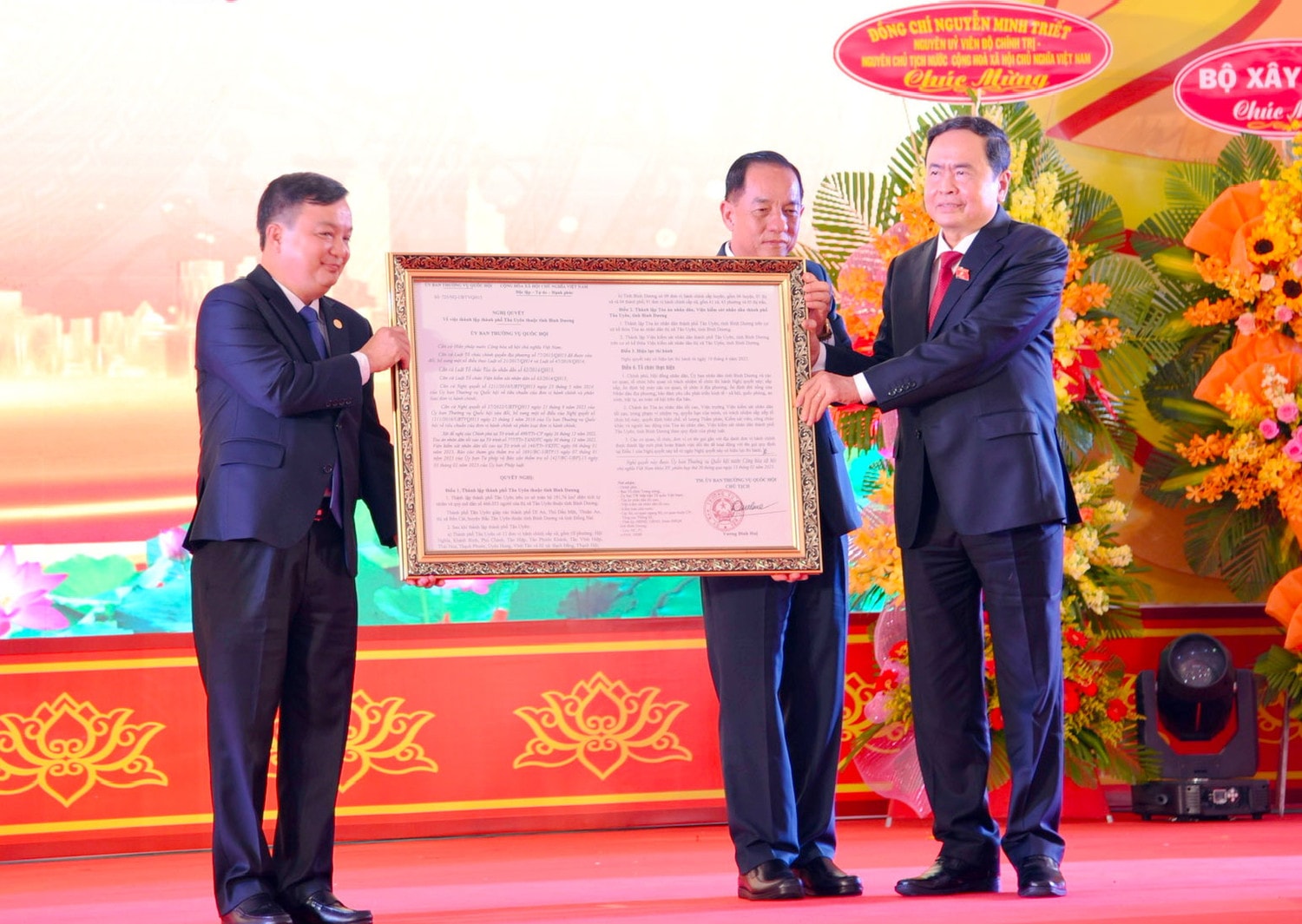 Phó Chủ tịch Thường trực Quốc hội Trần Thanh Mẫn dự Lễ công bố Nghị quyết thành lập thành phố Tân Uyên, Bình Dương -0