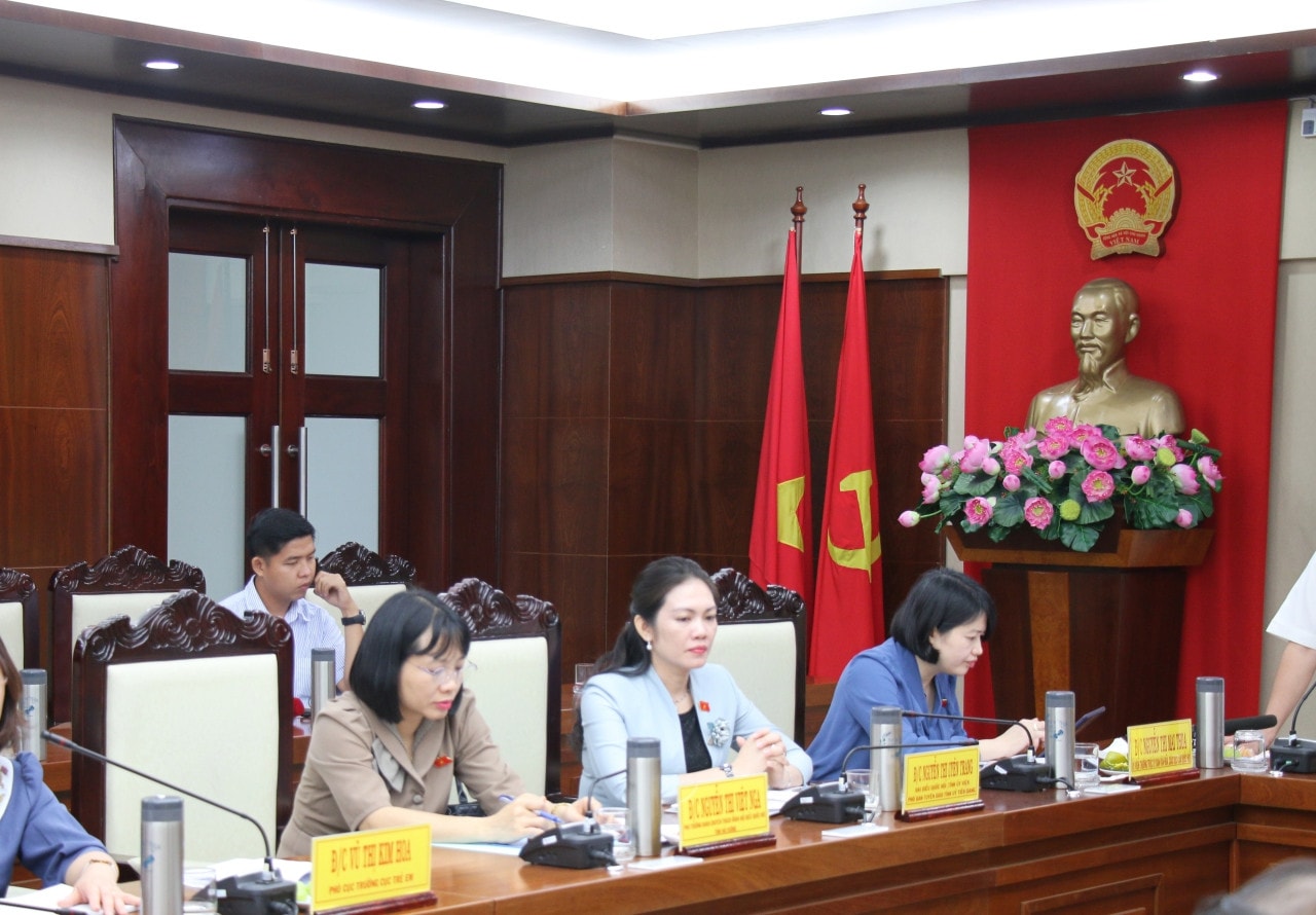 Các thành viên Đoàn giám sát tại cuộc làm việc Đoàn giám sát của Ủy ban Văn hoá, Giáo dục làm việc với UBND tỉnh Bà Rịa - Vũng Tàu -0