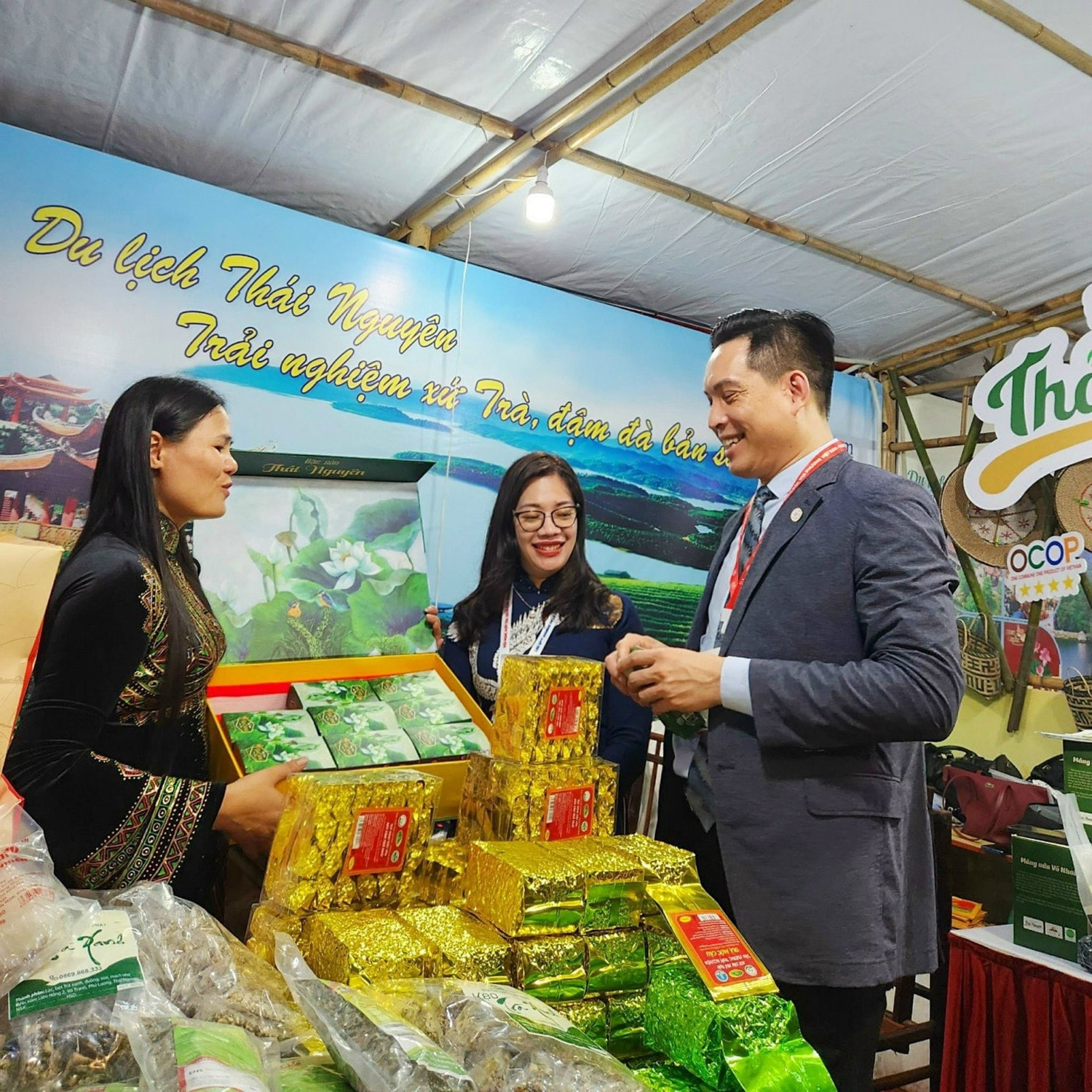 Thái Nguyên ghi dấu ấn đặc trưng tại tại Không gian quảng bá “Sắc màu Việt Nam” -0