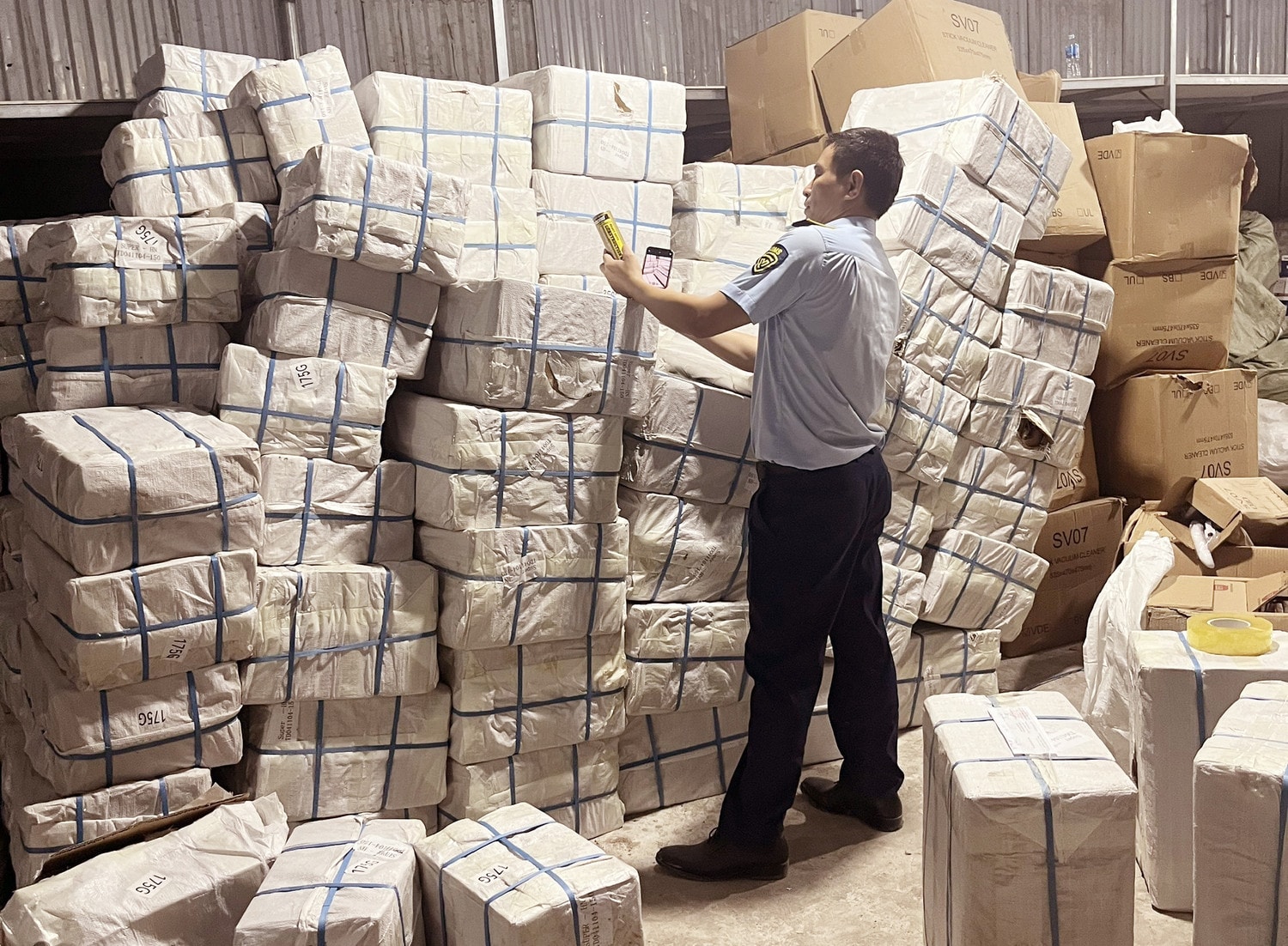 Hà Nội: Phát hiện 17.000 sản phẩm mỹ phẩm không rõ nguồn gốc -0
