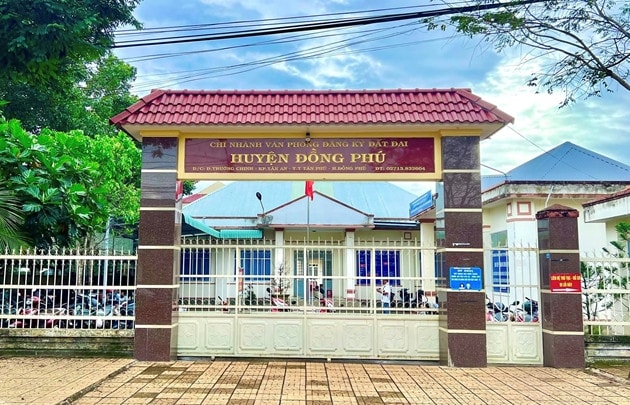 Mua đất thực hiện đúng thủ tục, “sổ đỏ” lại cấp cho người khác