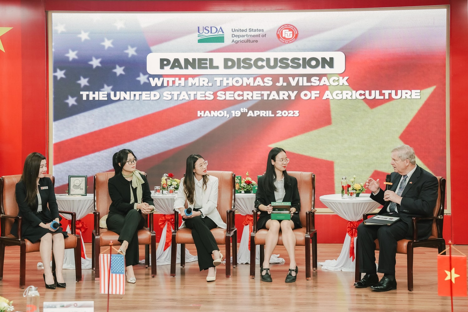 Bộ trưởng Bộ Nông nghiệp Hoa Kỳ đến thăm Trường Đại học Ngoại thương -0