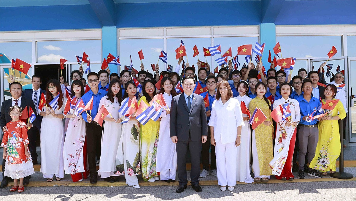 Chủ tịch Quốc hội Vương Đình Huệ đến Thủ đô La Habana, bắt đầu thăm chính thức Cộng hoà Cuba -0