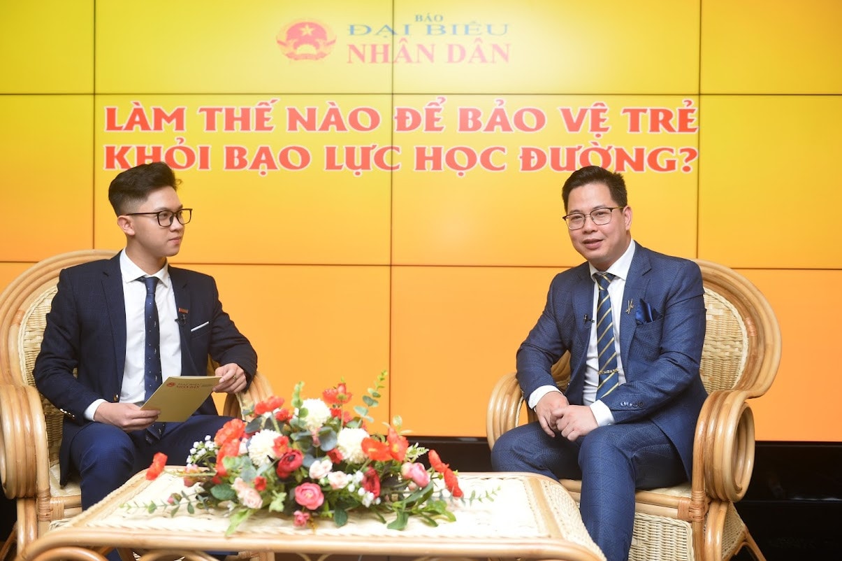PGS.TS Trần Thành Nam trong chương trình Talkshow của Báo Đại biểu Nhân dân (Ảnh: Trần Hiệp) Bảo vệ trẻ em khỏi vấn nạn bạo lực học đường giống như “đẩy xe lên dốc” -0