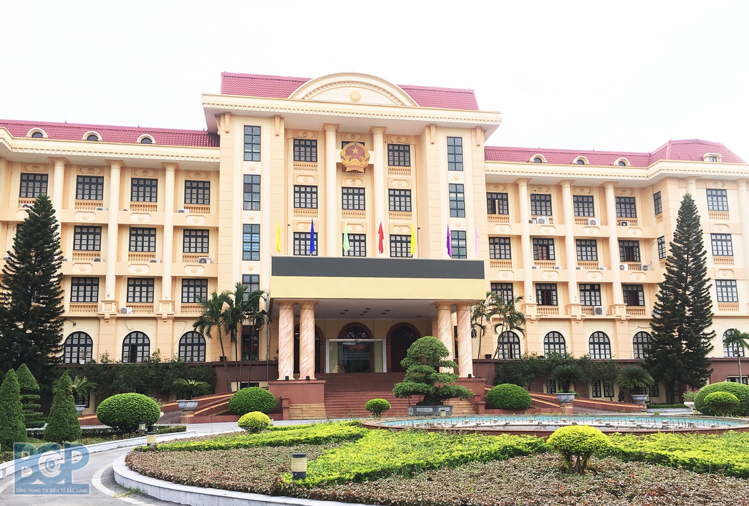 UBND tỉnh Bắc Giang giao Thanh tra tỉnh Bắc Giang kiểm tra làm rõ đơn công dân tố cáo UBND huyện Lạng Giang cấp "sổ đỏ" trái pháp luật.