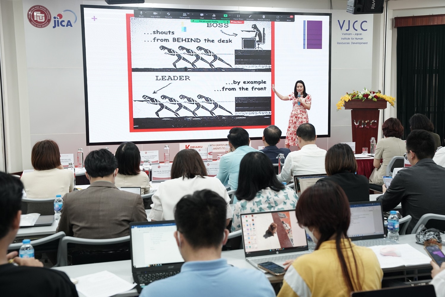 PGS.TS Kim Hương Trang - một trong 2 diễn giả chính trình bày tham luận tại Hội thảo Trường ĐH Ngoại thương tổ chức Hội thảo quốc tế bậc sau đại học về kinh tế, kinh doanh -0