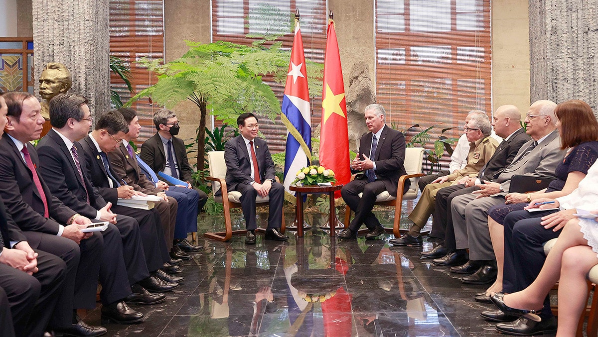 Chủ tịch Quốc hội Vương Đình Huệ hội kiến Đại tướng Raúl Castro Ruz và Bí thư thứ nhất, Chủ tịch Cuba Miguel Díaz-Canel -1