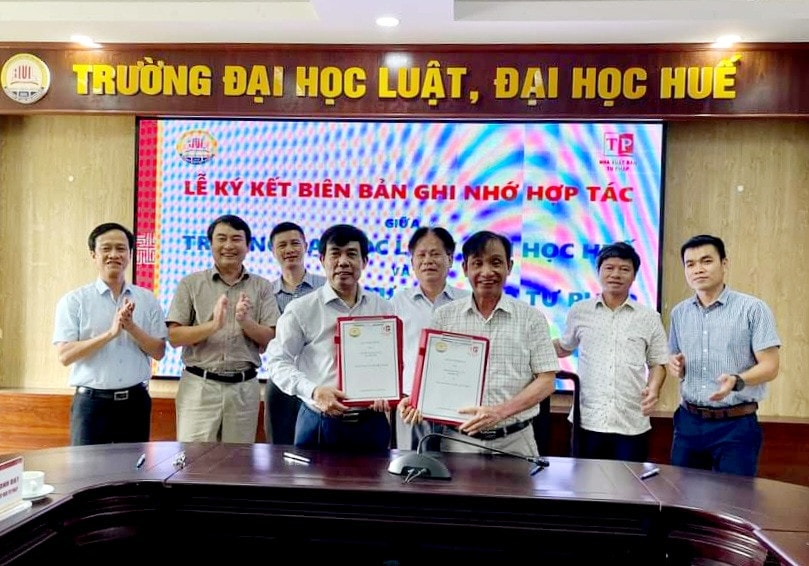 Đại học luật, Đại học Huế ký kết hợp tác với Nhà xuất bản Tư pháp, Bộ Tư pháp -0