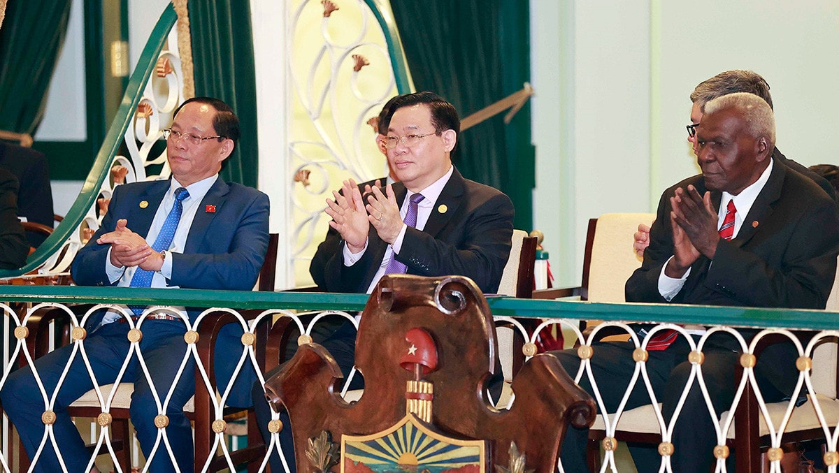 Chủ tịch Quốc hội Vương Đình Huệ dự Chương trình nghệ thuật đặc biệt Việt Nam – Cuba -1