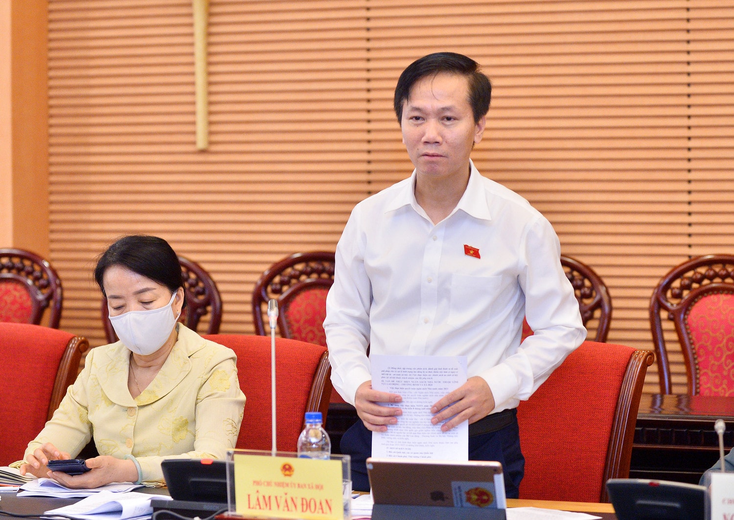 phó Chủ nhiệm Uỷ ban Xã hội Lâm Văn Đoan phát biểu