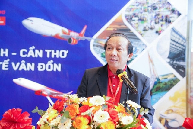 Phó Tổng giám đốc Vietjet Đỗ Xuân Quang phát biểu khai trương đường bay đầu tiên kết nối Cần Thơ và Quảng Ninh