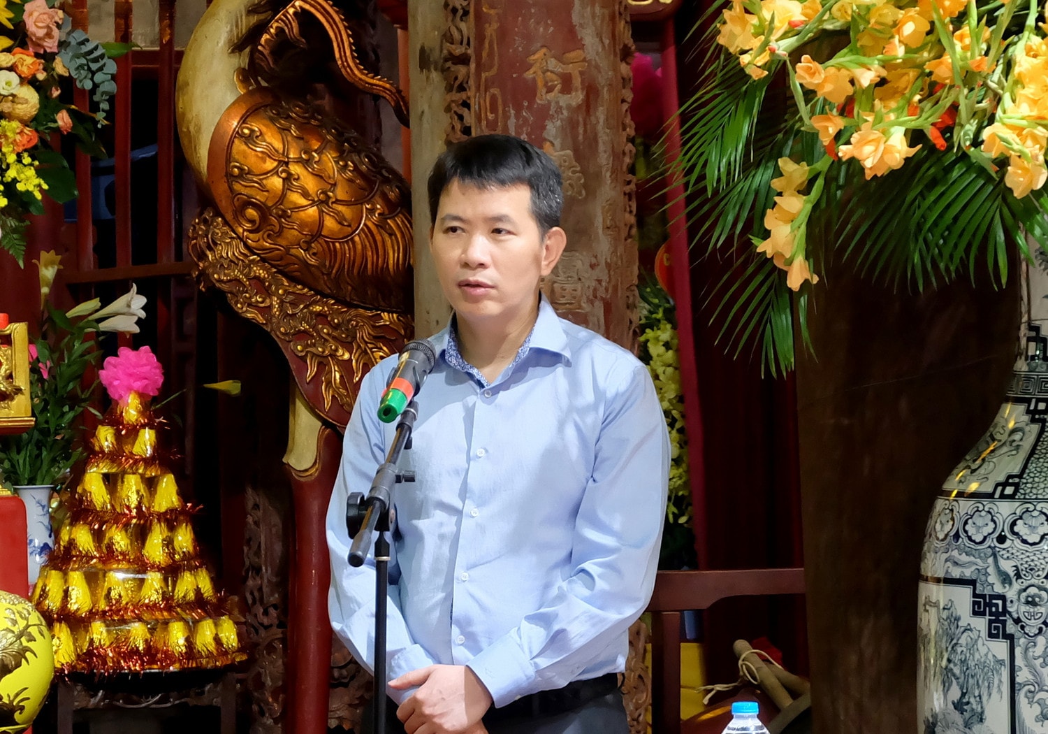 Chủ tịch UBND Quận Hoàn Kiếm Phạm Tuấn Long cho biết, trong các nghề thủ công của Hà Nội, kim hoàn đòi hỏi kỹ thuật và sự sáng tạo cao, giá trị sản phẩm cũng mang lại lợi nhuận về kinh tế lớn hơn Nghề kim hoàn với di sản văn hóa Thăng Long - Hà Nội -0