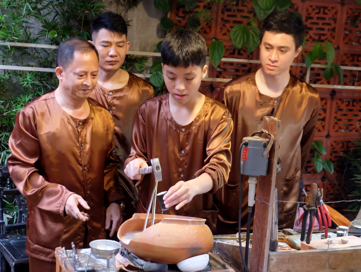 Trình diễn giới thiệu nghề kim hoàn Nghề kim hoàn với di sản văn hóa Thăng Long - Hà Nội -2