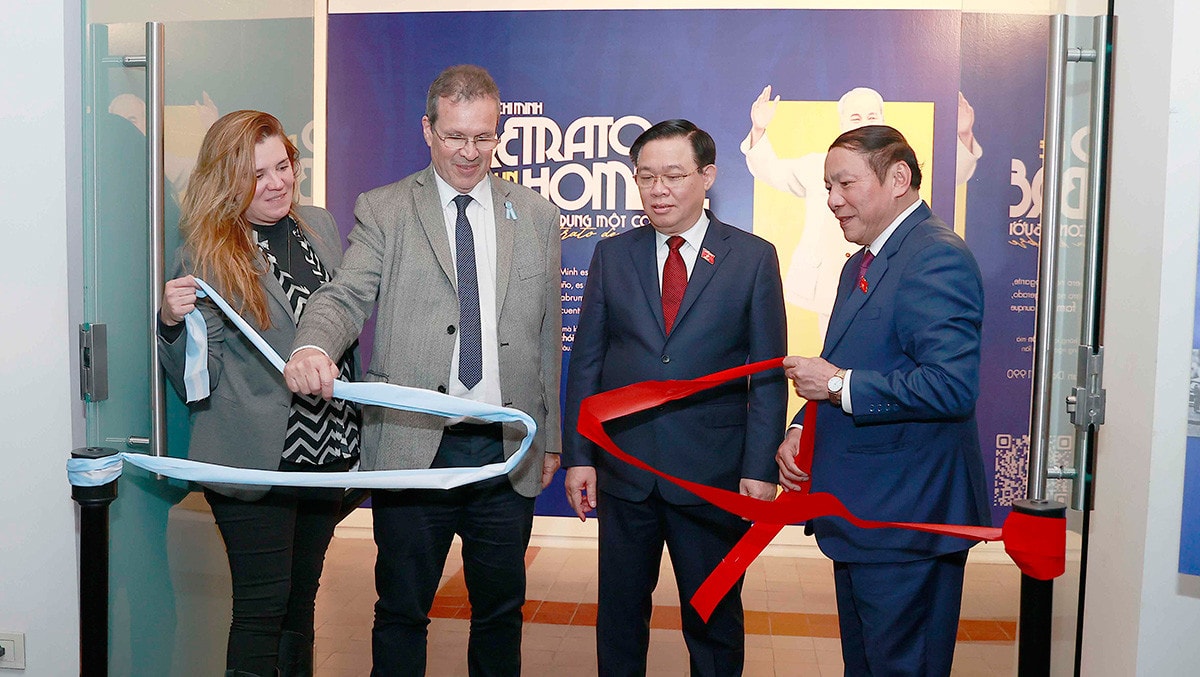 Chủ tịch Quốc hội Vương Đình Huệ dự Chương trình nghệ thuật đặc biệt Việt Nam – Argentina -7