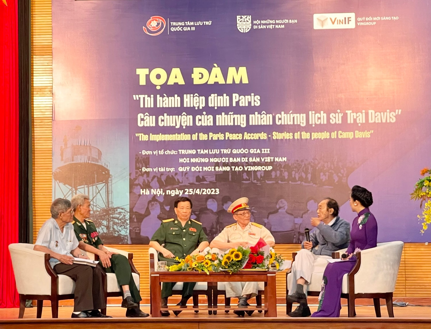 Tọa đàm 