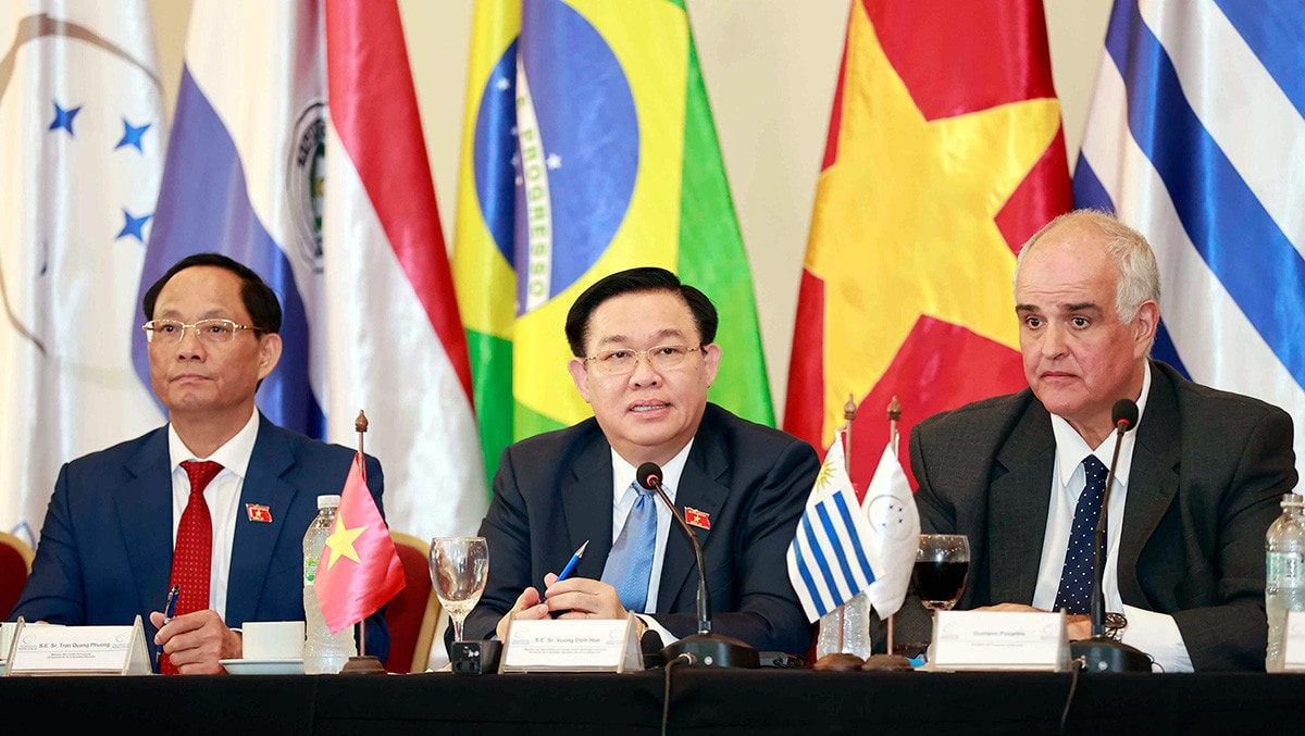 NA Chairman Vuong Dinh Hue speaks at the talks. Photo: Doan Tan NA Chairman holds talks with MERCOSUR Parliament’s leaders -0