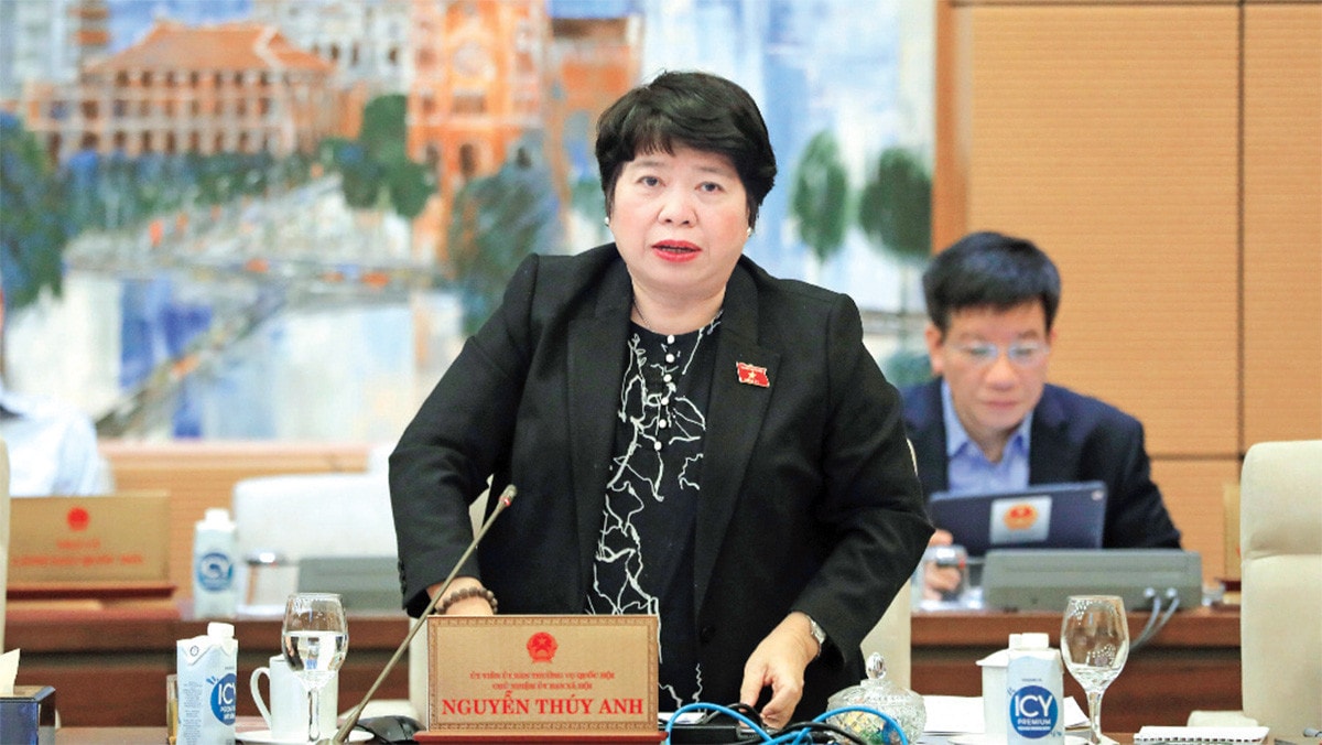 Đúng, trúng, thời sự
