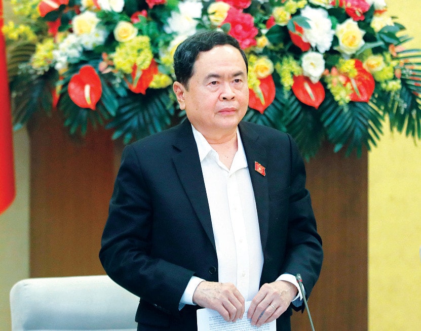 Đúng, trúng, thời sự