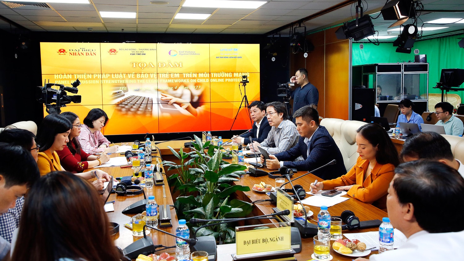 MC: Là cơ quan quản lý nhà nước về lĩnh vực trẻ em, trong những năm qua, Cục Trẻ em đã có những hoạt động cụ thể nào để bảo vệ trẻ em trên mạng xã hội, thưa ông Đặng Hoa Nam?