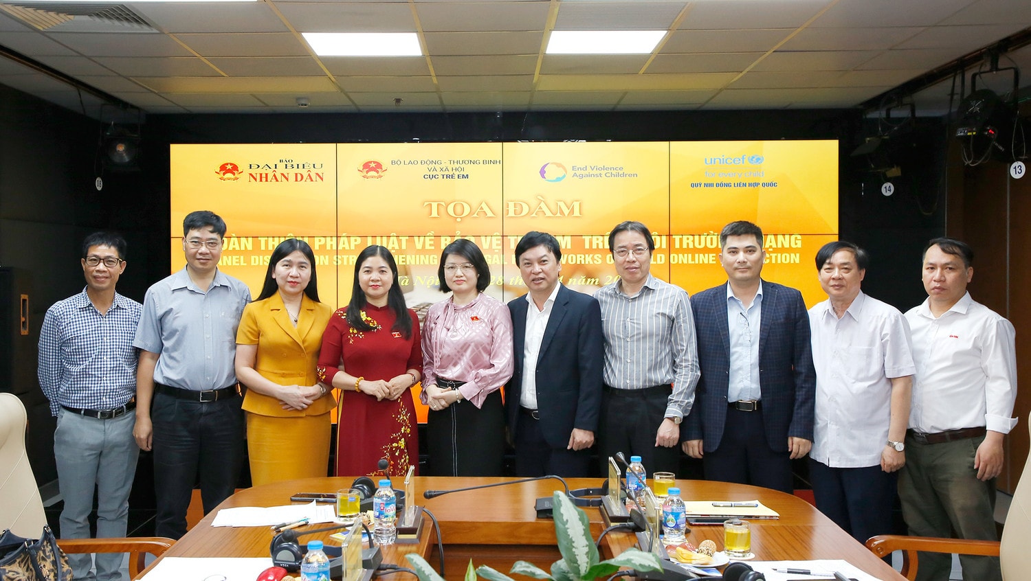 Đang diễn ra Tọa đàm Hoàn thiện pháp luật về bảo vệ trẻ em trên môi trường mạng -2