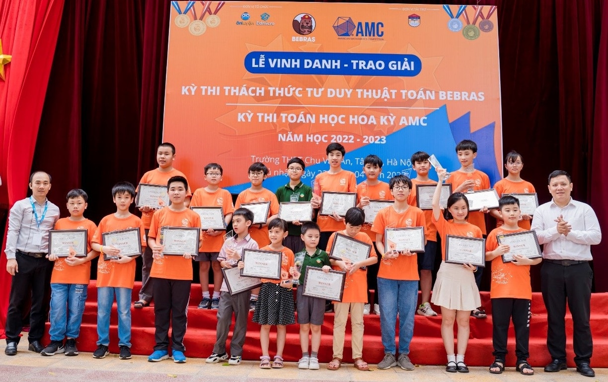 Nhiều học sinh đoạt giải cao trong các kỳ thi Toán học quốc tế -0
