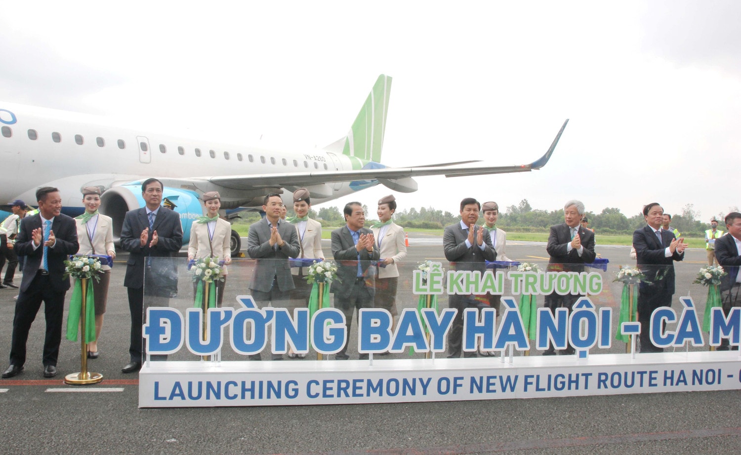 Cà Mau đón chuyến bay đầu tiên đến từ Hà Nội -0