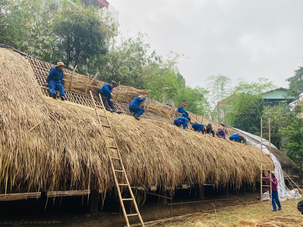 Khám phá ngôi nhà dài Êđê tại Hà Nội -0
