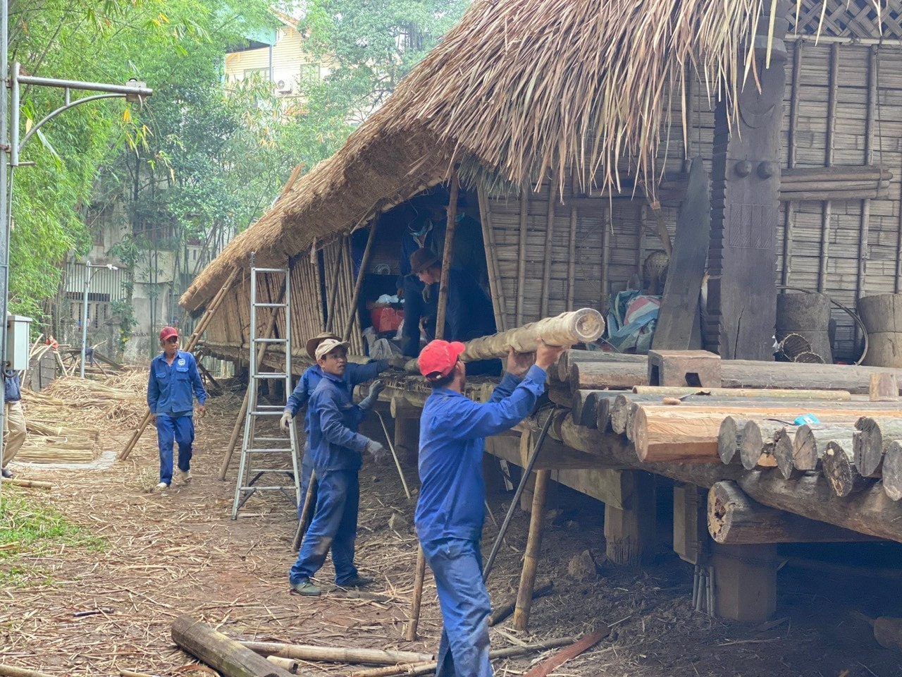 Khám phá ngôi nhà dài Êđê tại Hà Nội -0