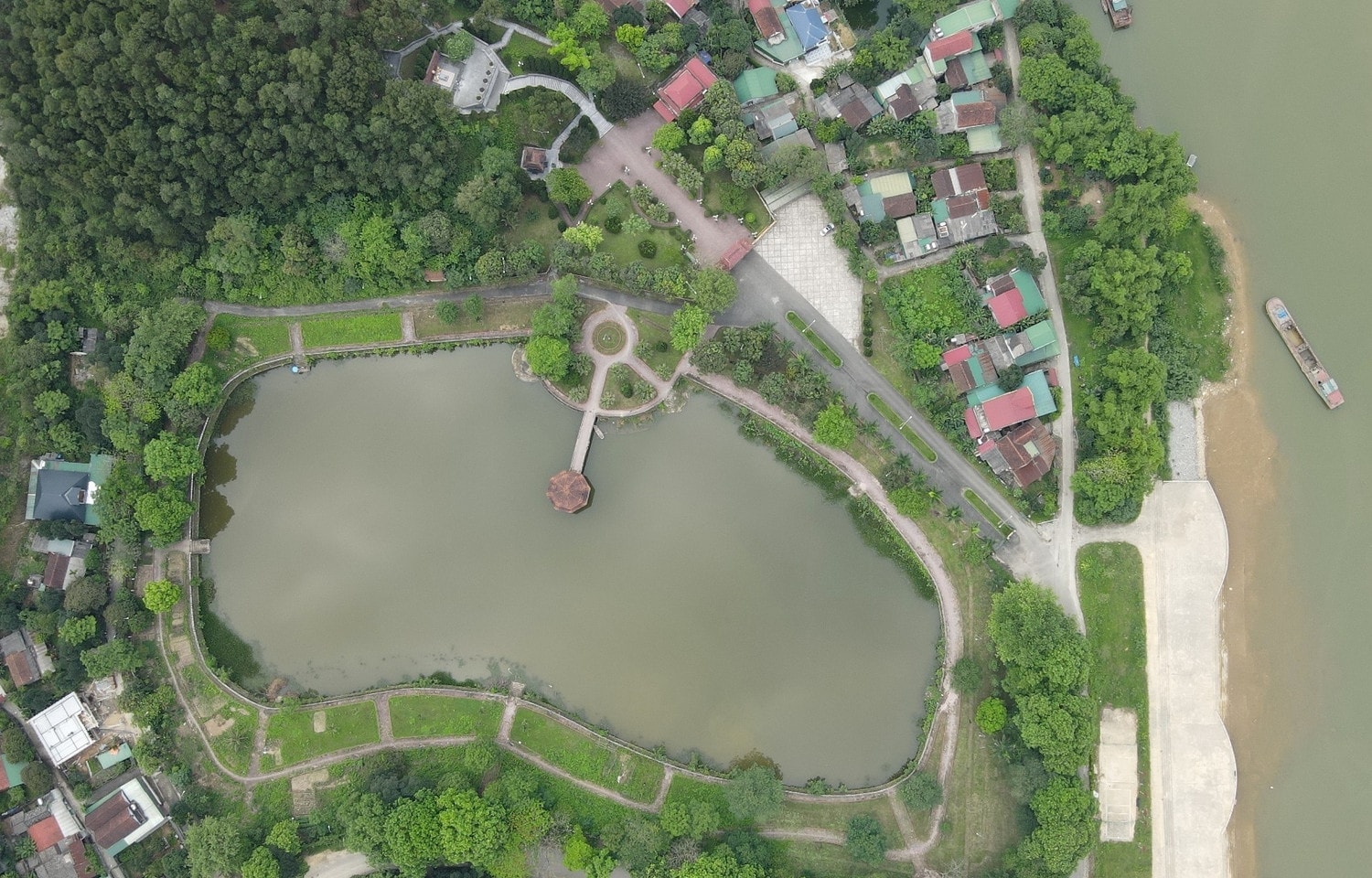 Khu di tích cố Tổng Bí thư Trần Phú được công nhận là khu di tích lịch sử văn hóa quốc gia vào năm 1992. Thăm Khu di tích Tổng Bí thư đầu tiên của Đảng -1