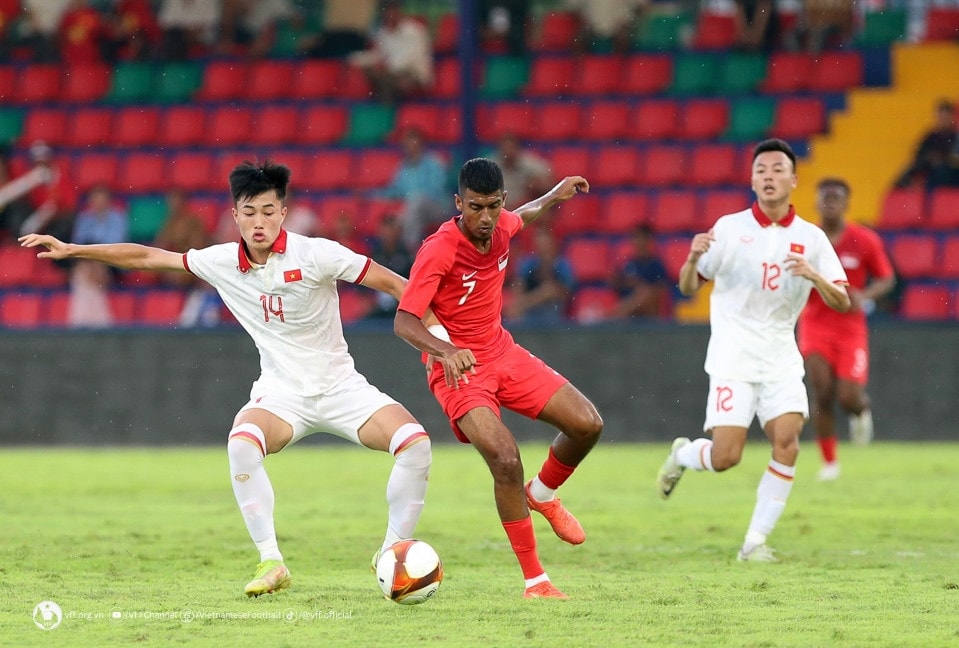 U22 Việt Nam tạm lên ngôi đầu bảng -0