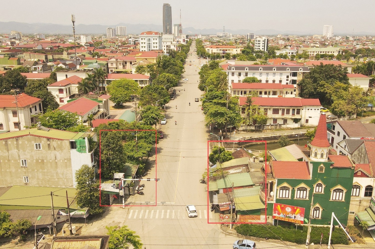 Cả tuyến đường gần 2km thế nhưng chỉ còn một đoạn cuối suốt hàng chục năm vẫn không thể triển khai vì vướng mặt bằng của 8 hộ dân. Nhiều hộ dân bị “lãng quên” suốt hàng chục năm giữa lòng thành phố -0