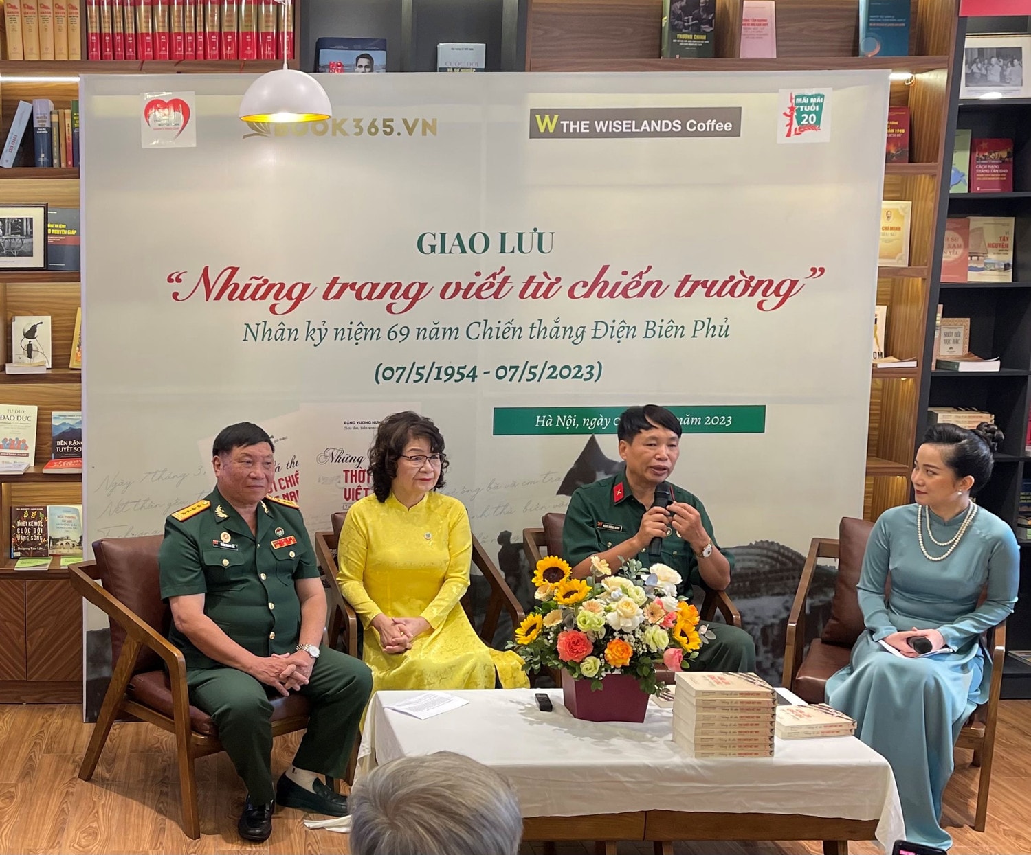 Những trang viết lý giải lịch sử -0