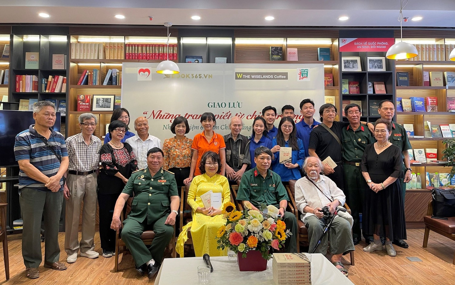 Những trang viết lý giải lịch sử -0