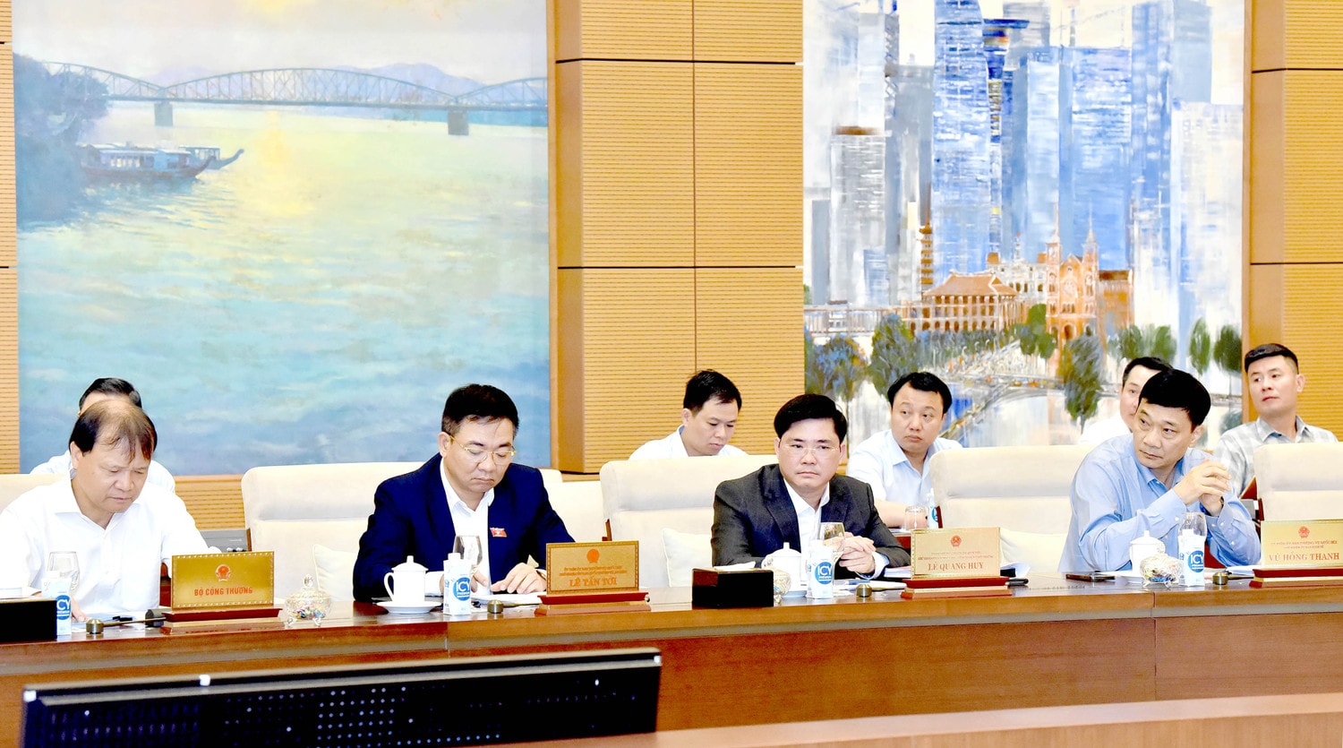 Một số hình ảnh Khai mạc Phiên họp thứ 23 của Ủy ban Thường vụ Quốc hội ảnh 10 Một số hình ảnh Khai mạc Phiên họp thứ 23 của Ủy ban Thường vụ Quốc hội -9