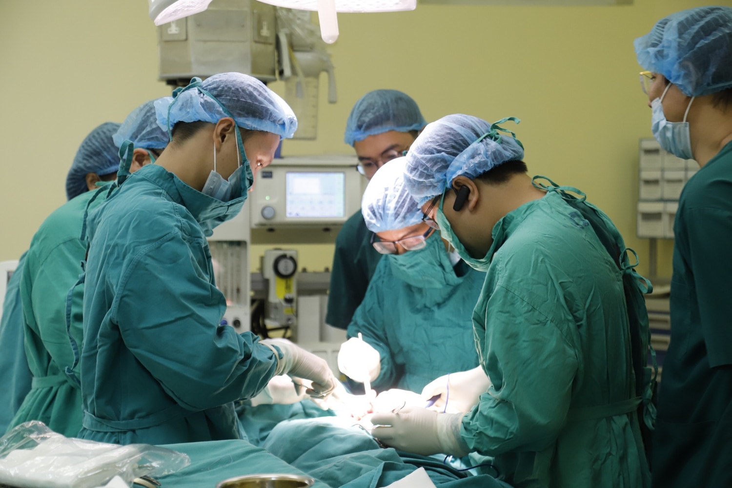 Nhiều trường hợp ngoài 20 tuổi đã mắc ung thư vú, bác sĩ khuyến cáo dấu hiệu sớm phát hiện bệnh -0