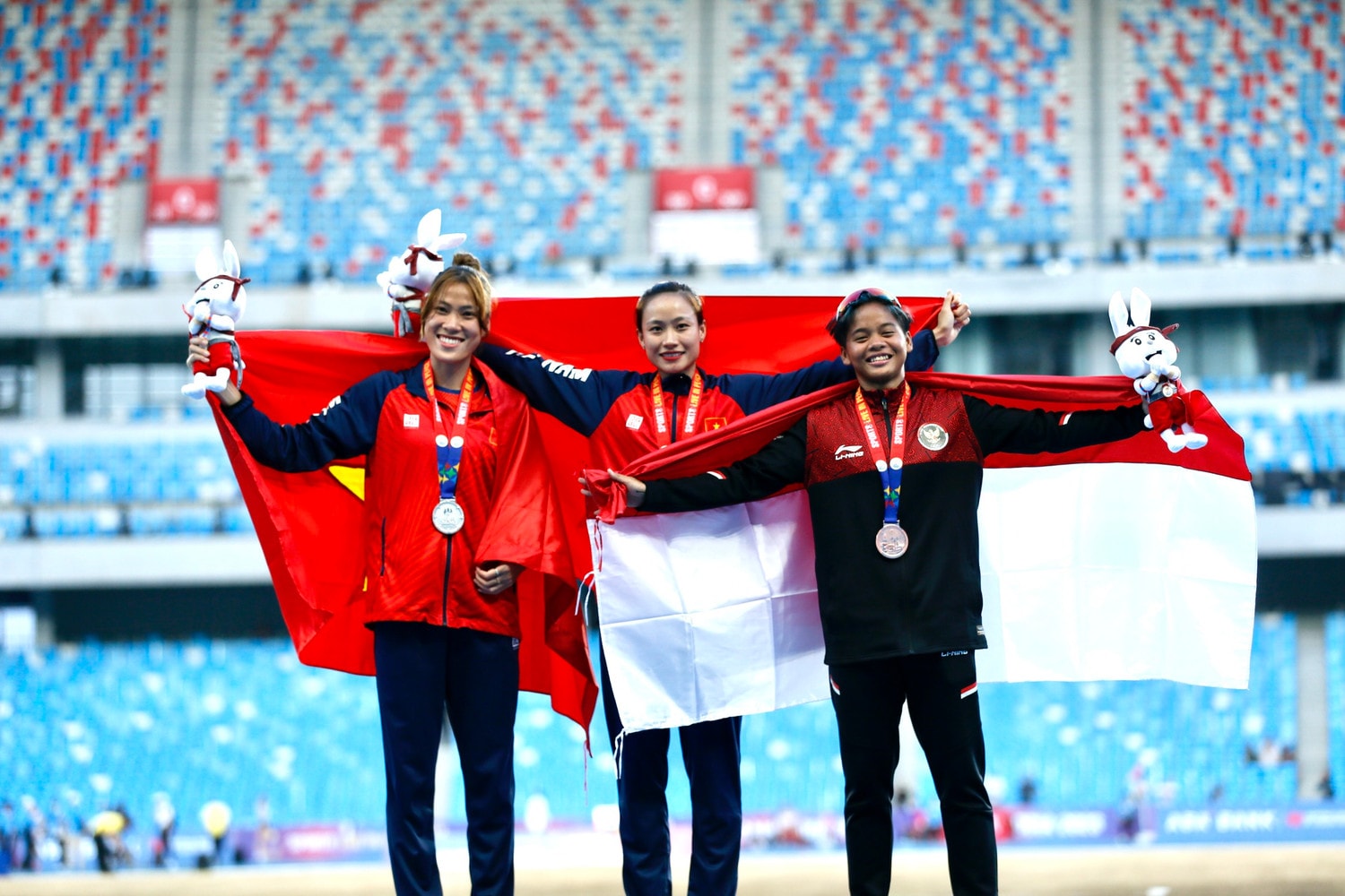 SEA Games 32: Việt Nam thống trị đường chạy 100m rào nữ, 3.000m rào nam -0