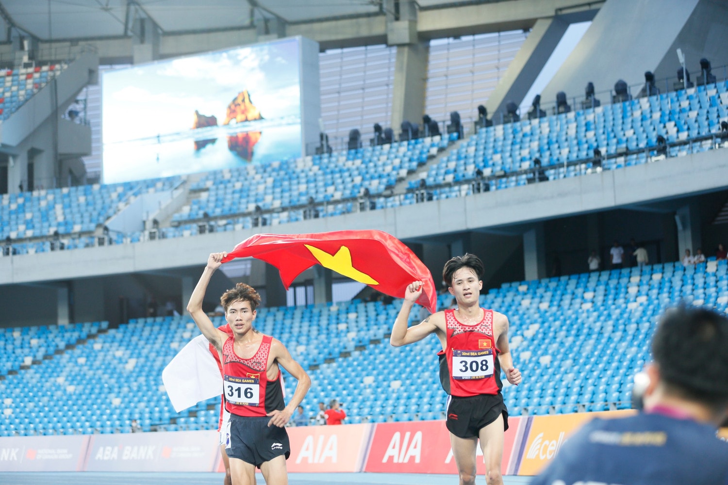 SEA Games 32: Việt Nam thống trị đường chạy 100m rào nữ, 3.000m rào nam -0