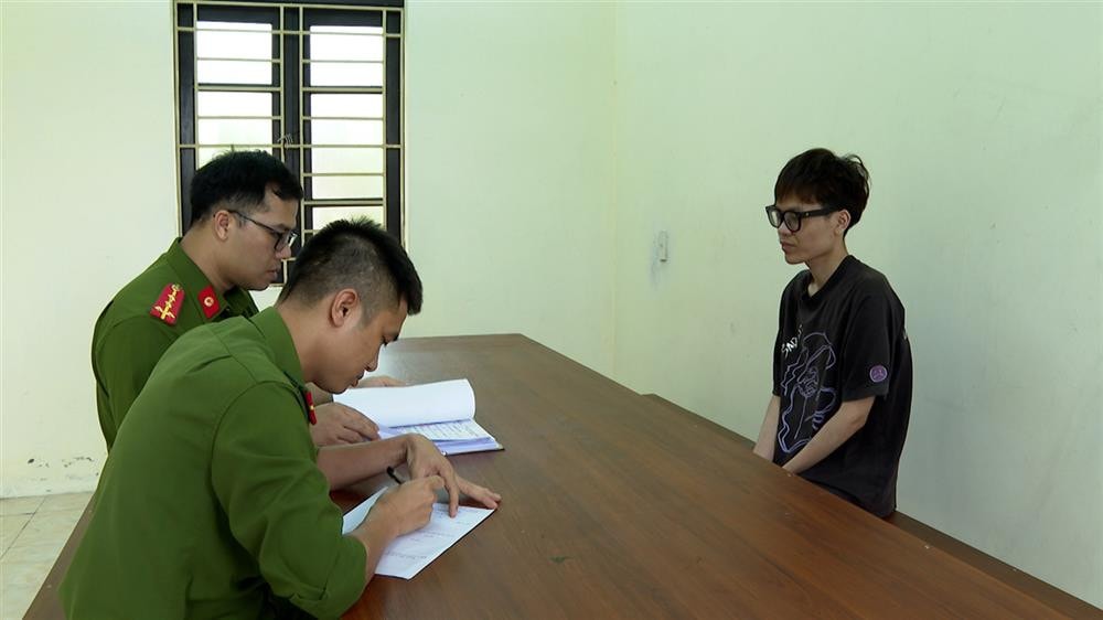Lập Facebook giả đăng bài xuyên tạc cưỡng đoạt tiền -0