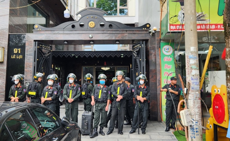 Cảnh sát khám xét nhà đại ca giang hồ 
